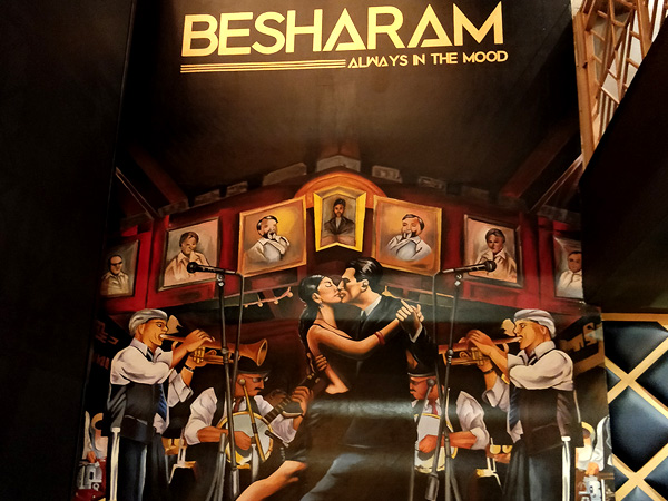 Besharam bar